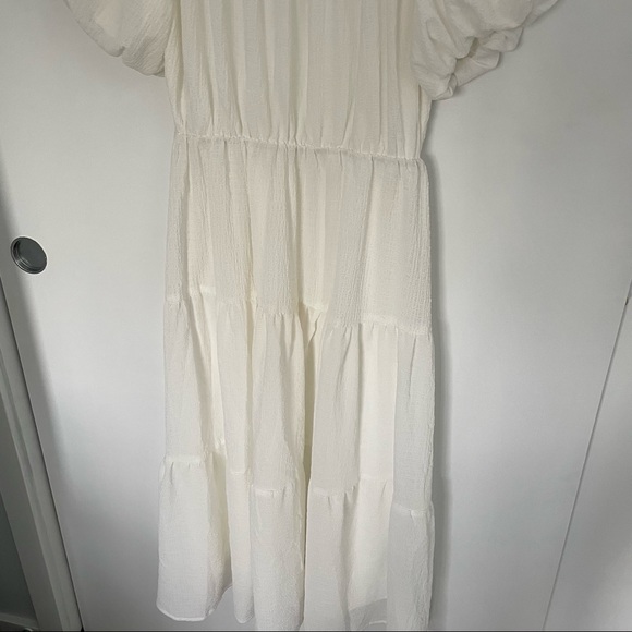 ASTR the Label Tiered Short Sleeve Dress White Size Medium - Picture 4 of 7